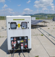 Jak zajistit energetickou soběstačnost bez elektrické přípojky? Fotovoltaiku s baterií podrží „tvrdý“ zdroj energie